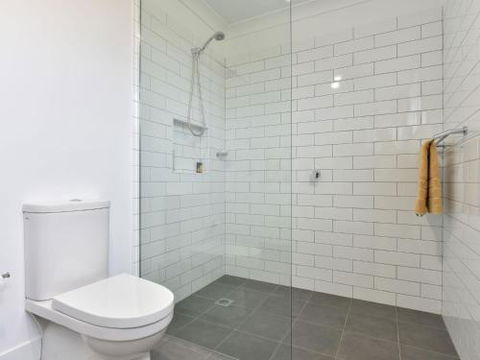 Kinloch Cottage Renovated To New On Daisy Hill Vineyard - Accommodation VIC 2