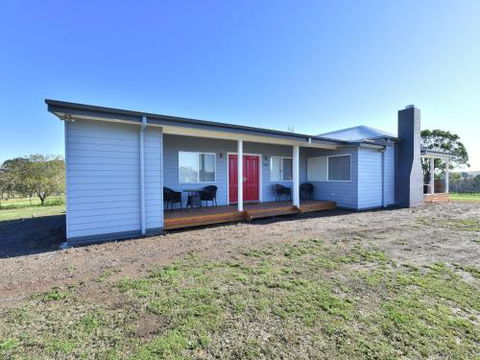 Kinloch Cottage Renovated To New On Daisy Hill Vineyard - Accommodation VIC 3