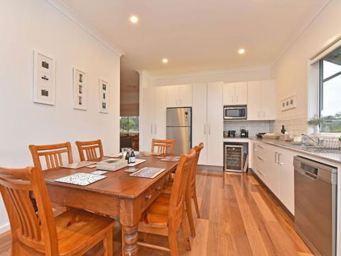 Kinloch Cottage Renovated To New On Daisy Hill Vineyard - Accommodation VIC 5