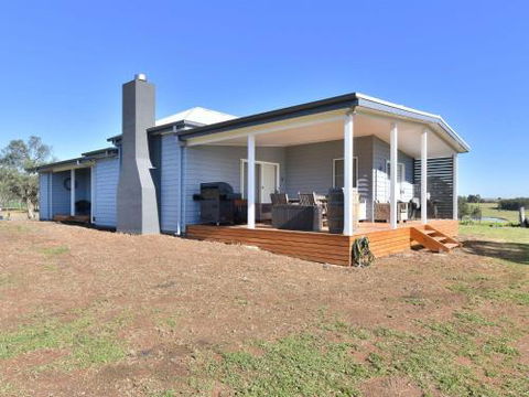 Kinloch Cottage Renovated To New On Daisy Hill Vineyard - Accommodation VIC 4