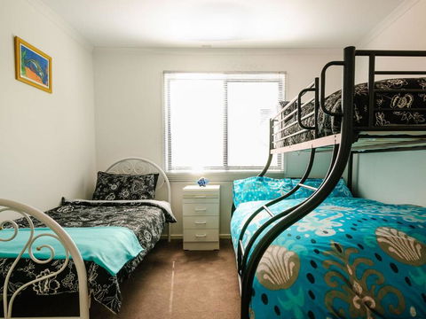 Left At The Penguins - Accommodation VIC 3