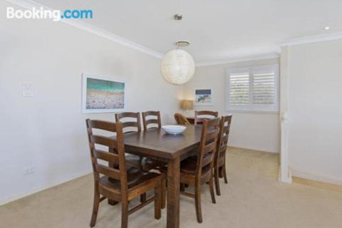 SEASCAPE An Enticing Lakeside Escape - Accommodation VIC 6