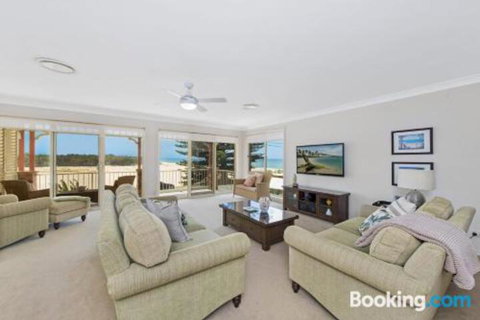 SEASCAPE An Enticing Lakeside Escape - Accommodation VIC 3