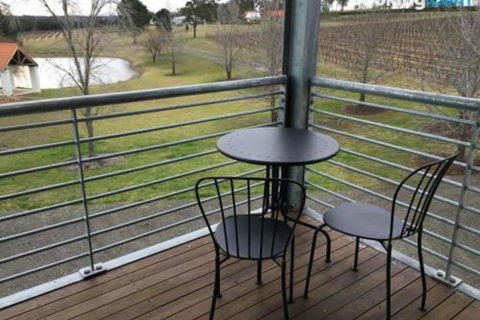 Travertines Wines Apartment - Accommodation VIC 5