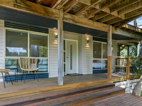 The Deck House - Accommodation VIC 6