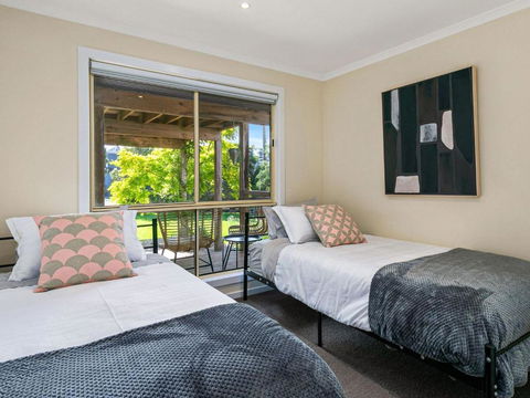 The Deck House - Accommodation VIC 2