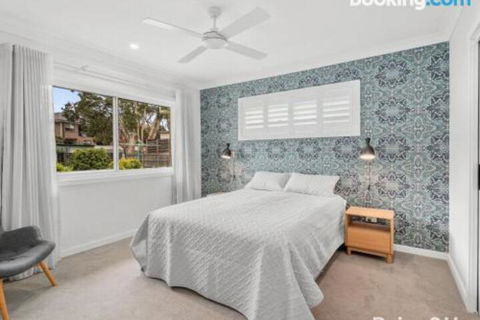 Modern Family Retreat 12 Minell Close - Accommodation VIC 5