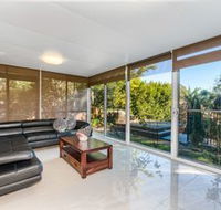 Spacious 4 Bedroom House The Hill - Accommodation VIC