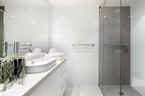 H Residences 2 Bedroom Ocean View In Surfers Paradise - Accommodation VIC 6
