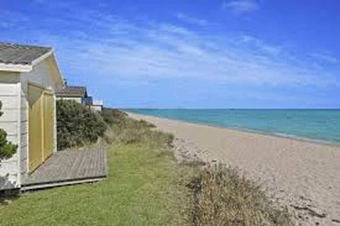 Home Near Shops & Beach - Accommodation VIC 2