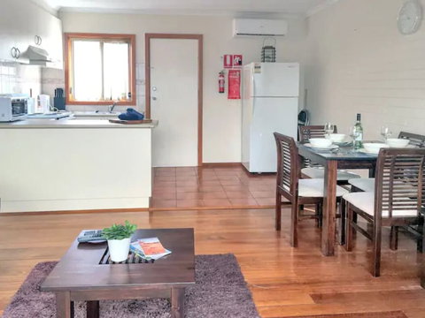 Home Near Shops & Beach - Accommodation VIC 5