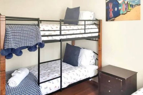 Home Near Shops & Beach - Accommodation VIC 4