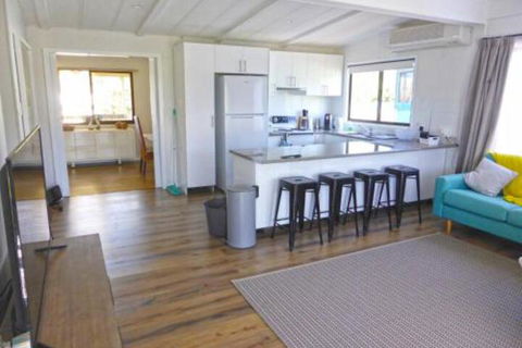 The Relax Shack At Culburra Beach Sleeps 7 - Accommodation VIC 7