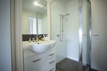 Watt Street 1 BR Apartment W Ocean Views - Accommodation VIC 1