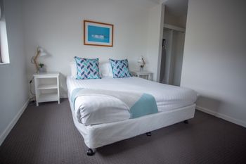 Watt Street 1 BR Apartment W Ocean Views - Accommodation VIC 3