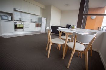 Watt Street 1 BR Apartment W Ocean Views - Accommodation VIC 6