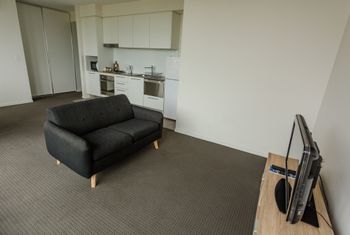 Watt Street 1 BR Apartment W Ocean Views - Accommodation VIC 5
