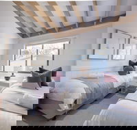 Discobulous 7 - Accommodation VIC