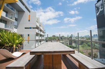 Spacious Apartment Close To Melbourne CBD - Accommodation VIC 4