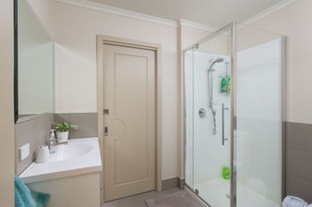 The Executive B & B - Accommodation VIC 6