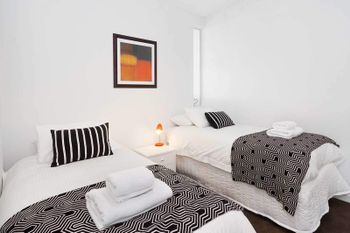 Executive Bay Views St. Kilda - Accommodation VIC 4