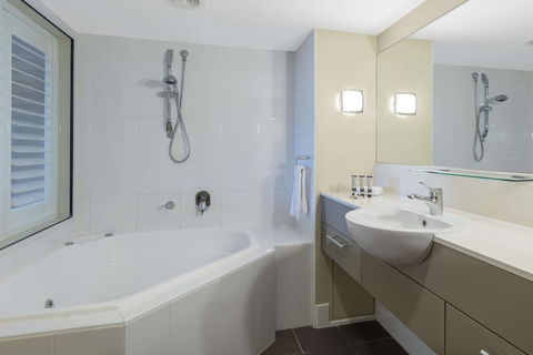 Oaks Hervey Bay Resort And Spa - Accommodation VIC 2