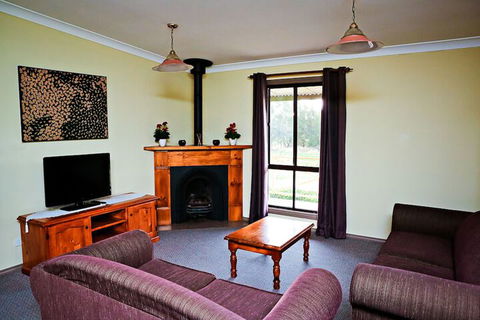 Twin Trees Country Cottages - Accommodation VIC 5