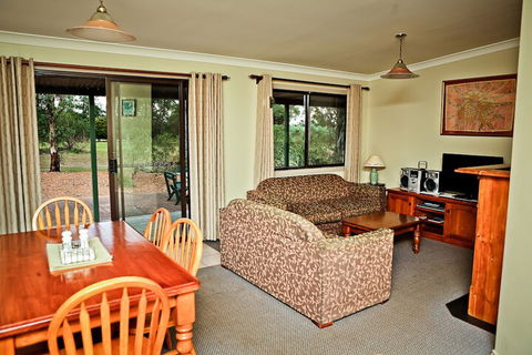 Twin Trees Country Cottages - Accommodation VIC 6