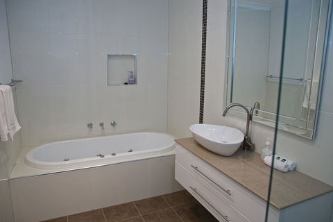 Yarra Glen Racecourse Apartments - Accommodation VIC 4