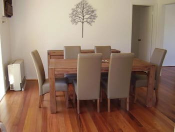 Yarra Glen Racecourse Apartments - Accommodation VIC 3