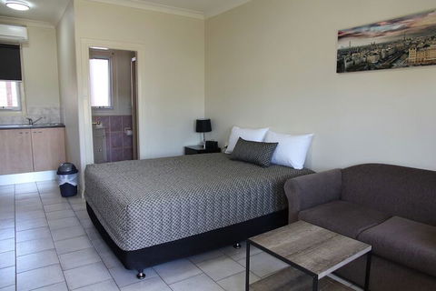 Tumut Apartments - Accommodation VIC 6