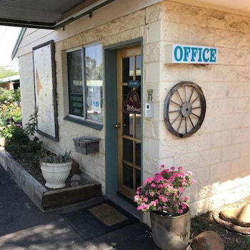 Oasis Motel Peak Hill - Accommodation VIC 0