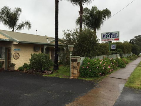 Oasis Motel Peak Hill - Accommodation VIC 5