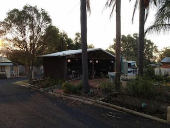Oasis Motel Peak Hill - Accommodation VIC 3