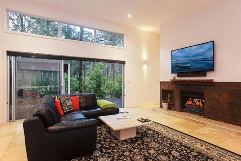 Deja Vu Estate - Accommodation VIC 5