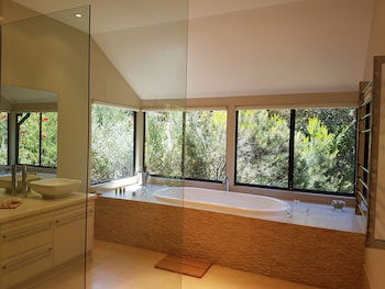 Jarrah Grove Forest Retreat - Adults Only - Accommodation VIC 1