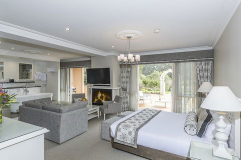 Grand Mercure Basildene Manor - Accommodation VIC 3