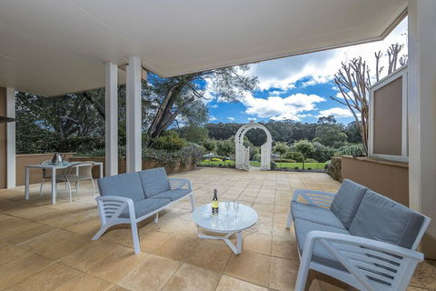 Grand Mercure Basildene Manor - Accommodation VIC 6