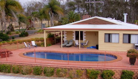 Copper Country Motor Inn & Restaurant - Accommodation VIC 2