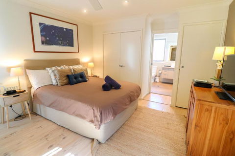 Surfside - Accommodation VIC 4