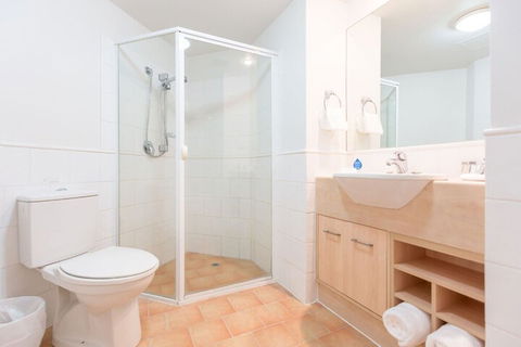 Ramada By Wyndham Hope Harbour - Accommodation VIC 6