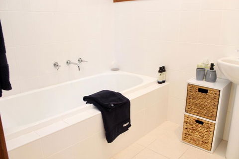 Nagoondie Studio - Accommodation VIC 4