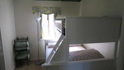 The Black Sparrow - Accommodation VIC 3