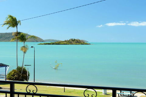 Whitsunday Waterfront Apartments - Accommodation VIC 3