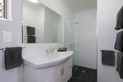 Cadman Motor Inn & Apartments - Accommodation VIC 5
