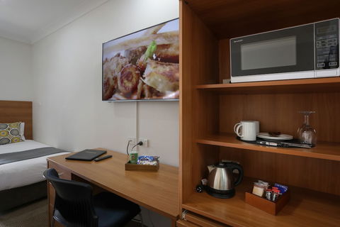Cadman Motor Inn & Apartments - Accommodation VIC 3
