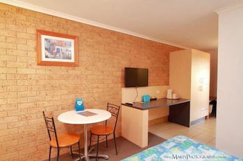 Morayfield Tavern & Motel - Accommodation VIC 3