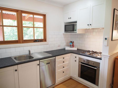 Tahara Cottage - Accommodation VIC 2