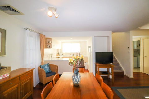 Dollarbird Treetops Townhouse - Accommodation VIC 2