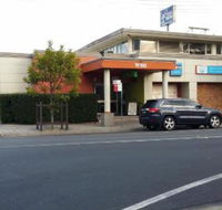Warners Bay Hotel - Accommodation VIC